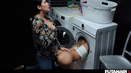 Futanari im echten Leben – Zusammenstellung – Heiße Mädchen mit riesigen Schwänzen