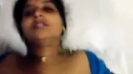 Telugu-Tante hat Sex mit einem Junggesellen – schau dir das Video an