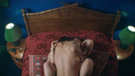 Nacktszene mit Florence Pugh auf ScandalPlanet.Com
