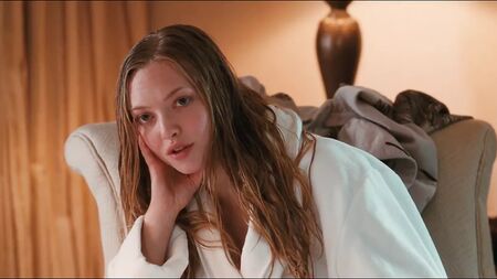 Amanda Seyfried & Julianne Moore – Chloe (2009)