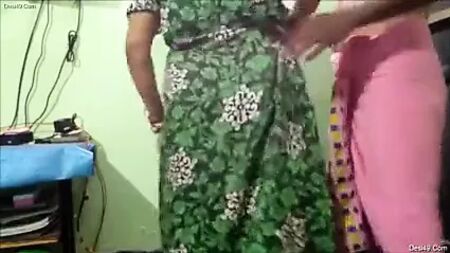 Die tamilische Frau ist heiß