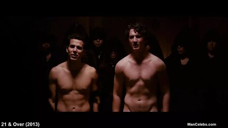 Skylar Astin: Nackte und sexy Filmszenen