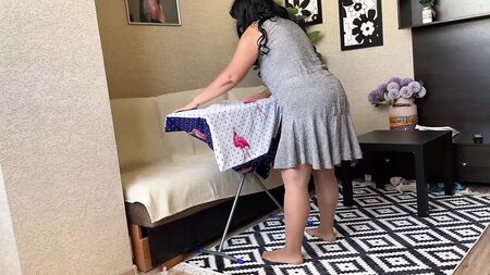 MILF hat den besten Hintern für Analsex. Reife Amateurin