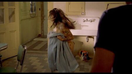 Sarah Shahi nackt in „Bullet To The Head“ – ScandalPlanet.Com