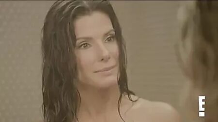 Sandra Bullock und Chelsea Handler unter der Dusche