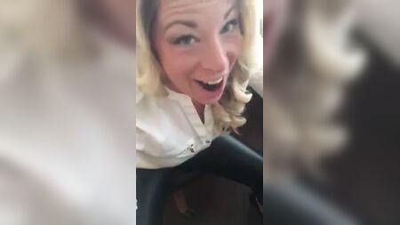 Überraschender Blowjob von der Stiefmutter einer Freundin