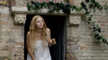 Rebecca Ferguson: Nackte Brüste und Sex in „The White Queen“