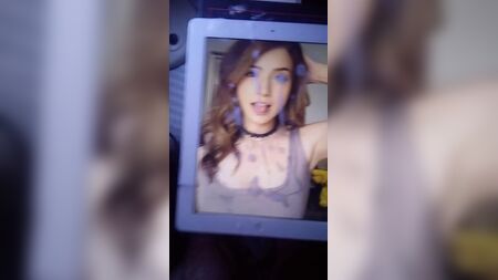 Pokimane stöhnt – Sperma-Tribut!