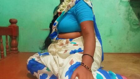 Tamilische Tante Priyanka zeigt ihre Muschi in einem Haus im Dorf
