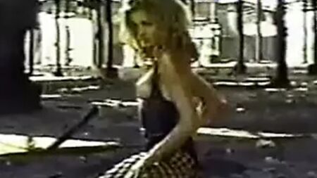 Cameron Diaz nackt mit nackten Brüsten in „She’s No Angel“ – ScandalPlanet.Com