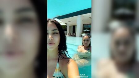 Kim Kardashian & La La Anthony im Bikini am Pool