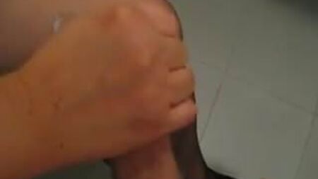 Handjob der reifen Schwiegermutter für ihren Schwiegersohn