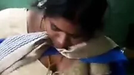 Tamilische Tante mit großem Busen