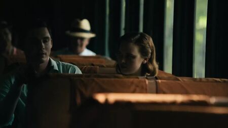 Odessa Young – „Shirley“