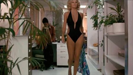 Angie Dickinson – Heiße Dessous-Szene in „Police Woman“