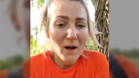 Die schöne Marushka, Spaß beim Muschi-Spiel vor der Outdoor-Webcam