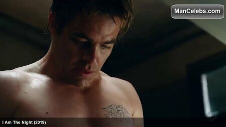 Chris Pine zeigt sich sexy mit nacktem Oberkörper