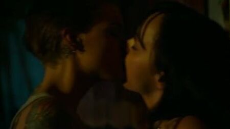 Christina Ricci und Ruby Rose – Around the Block