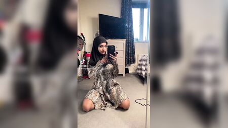 Unanständiger Nackt-Dildo auf TikTok: Yasmina Khan