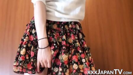 Japanische Amateurfrauen zeigen ihre Muschis in Nahaufnahme
