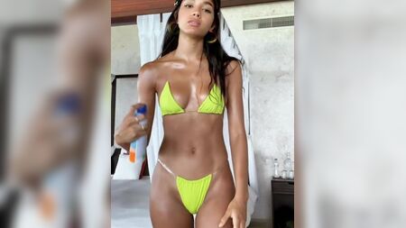Yovanna Ventura im knappen Bikini