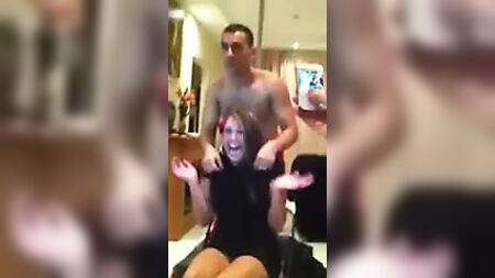 Eine echte private Party mit einem männlichen Stripper. (CFNM)