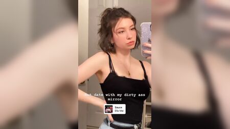 Katelyn Nacon: Ein heißes Spiegel-Selfie