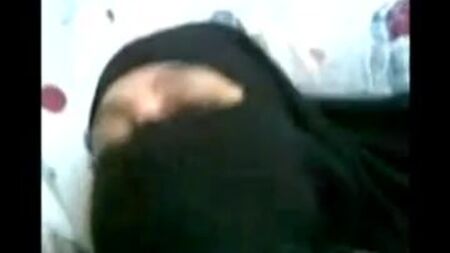 Eine arabisch-ägyptische Ehefrau mit Niqab