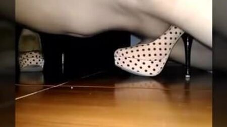 Ficken und in die „Forever 21“-High-Heels meiner Schwester abspritzen