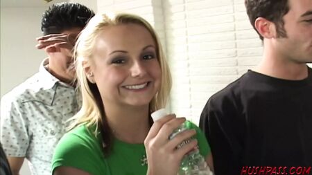 Partyspiele werden zu Partyspaß mit Sakura und Freunden