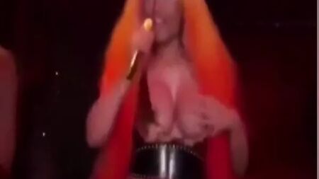 Nicki Minaj – Nip Slip