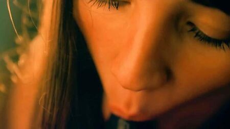 Agostina Bettinelli: Dreier-Blowjob in „Desire“ auf ScandalPlanet