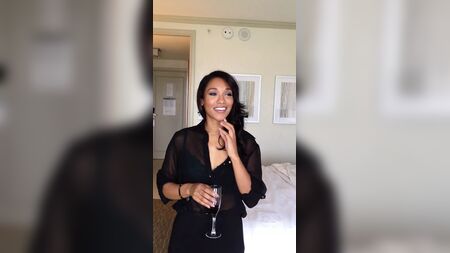 Candice Patton sieht bei den Proben wunderschön aus