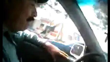 Ältere Menschen im Taxi