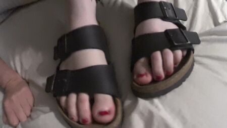 19-jähriges Mädchen in Birkenstocks