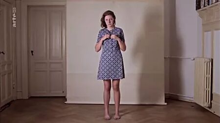 Striptease des Mädchens von nebenan