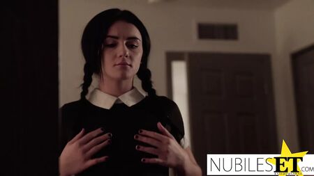 Wednesday wird von ihrer gruseligen Stieffamilie verwöhnt – Staffel 3, Folge 3