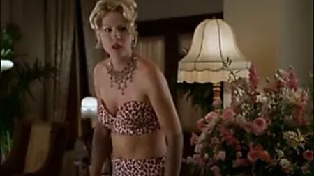 Jenna Elfman – Krippendorfs Tribe