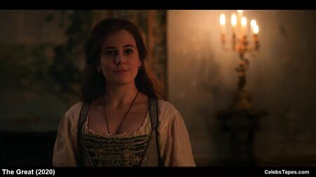 Promi Elle Fanning: Nackt- und Sexszenen aus „The Great“