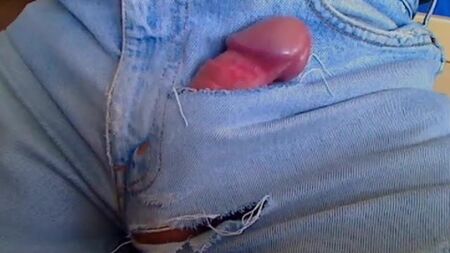 Eine ungewollte Erektion in meiner zerrissenen Jeans