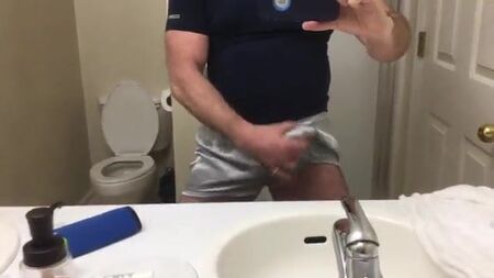 In Seidenboxershorts wichsen