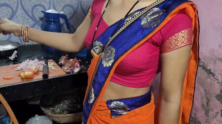 Desi Bhabhi stand in der Küche und kochte, als der Schwager von hinten auf sie zukam
