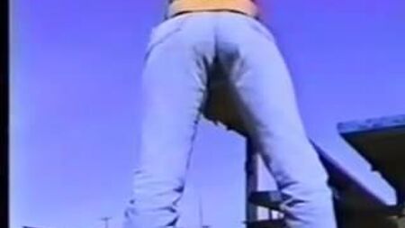 enge Retro-Jeans pissen