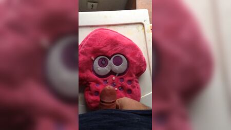 Farbspritzer auf meinem „Splatoon 2“-Tintenfisch-Plüschtäschchen