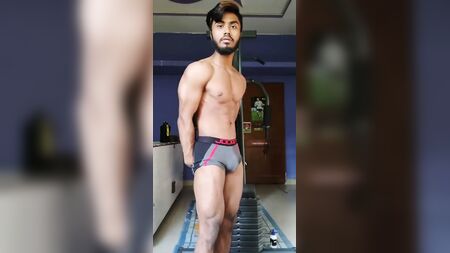 Fitnessstudio-Junge aus Indien