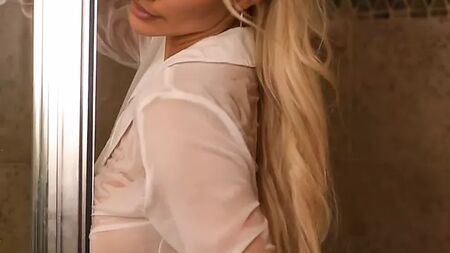 Lindsey Pelas’ Nacktvideo auf OnlyFans