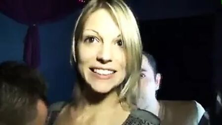 Profilbild einer fröhlich lächelnden Frau