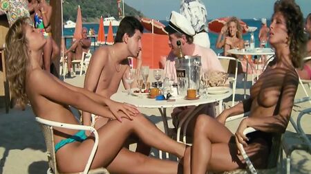 Sexy Mädels – Entspannen wir uns und genießen wir ein kühles Getränk in St. Tropez