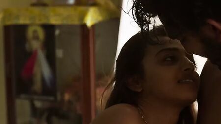 Radhika Apte nackt – zeigt ihre Brüste beim Sex im Schlafzimmer