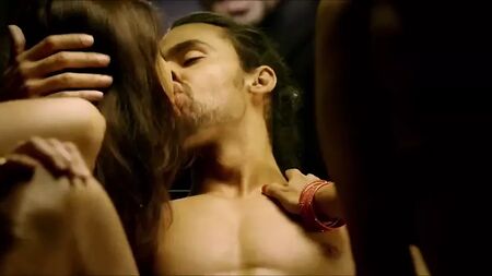 Priyanka Bose, Anangsha Biswas – Ascharya: Scheiß drauf